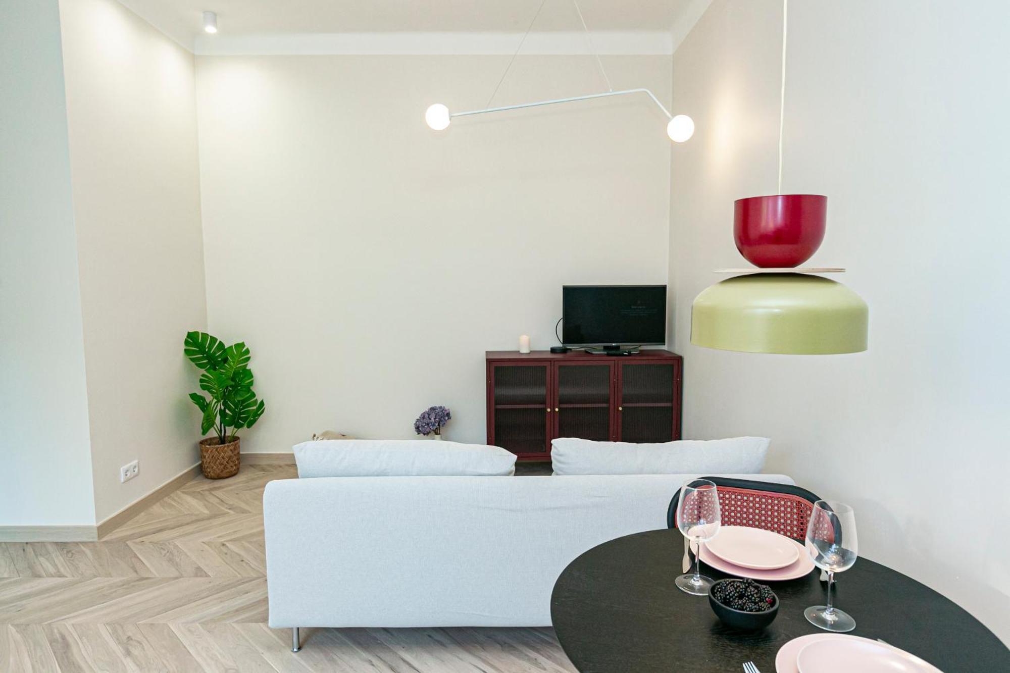 Apartment Rakowiecka - Bezplatny Parking - Free Parking - Stacja Metra 500m - Underground Station 500m Better Warsaw
